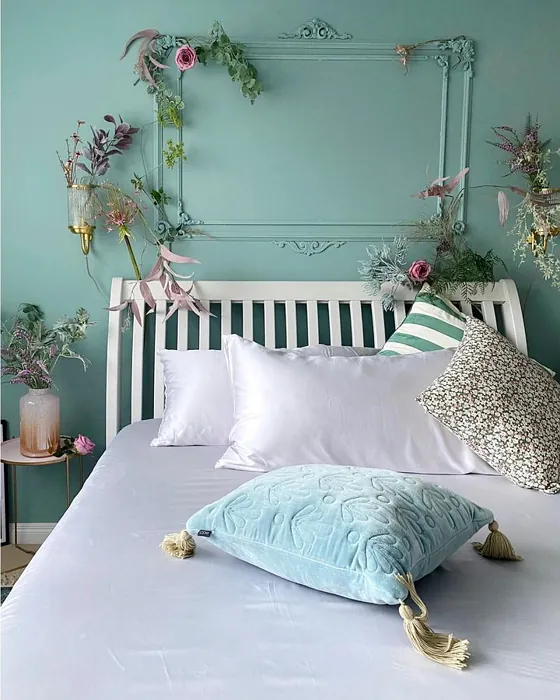 Eclectic bedroom Farrow and Ball Dix Blue 82 review