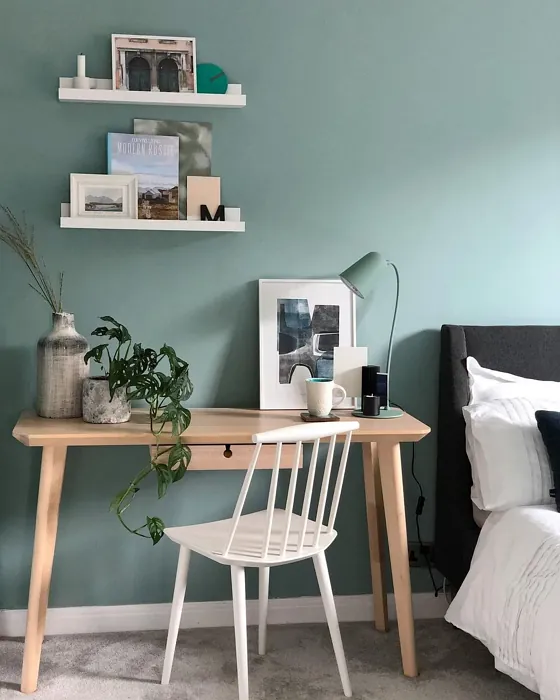 Farrow and Ball Dix Blue bedroom review