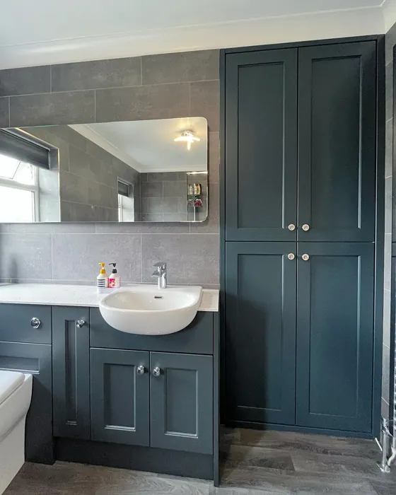 Hopper Head bathroom vanity color