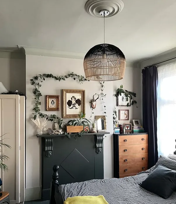 Farrow and Ball Mizzle bedroom picture