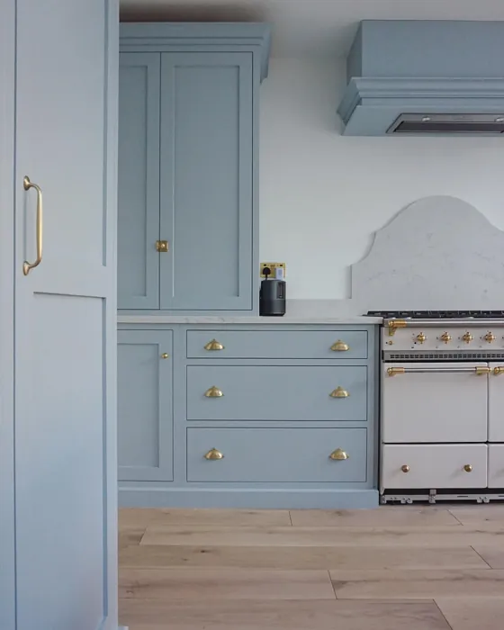 Farrow and Ball Parma Gray 27 kitchen cabinets