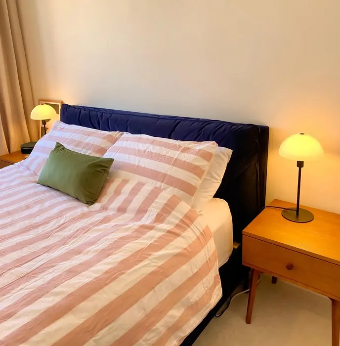 Dulux Fine Cream bedroom color review