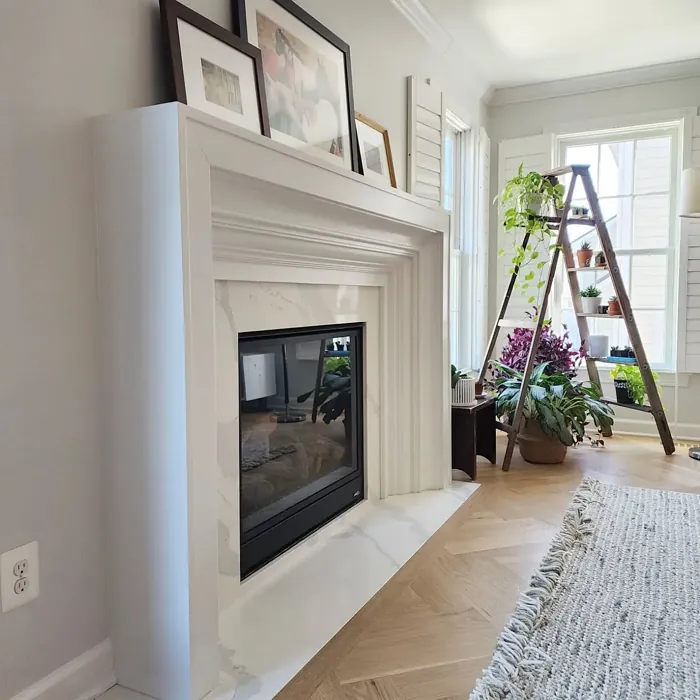 Sherwin Williams Frosty White living room 