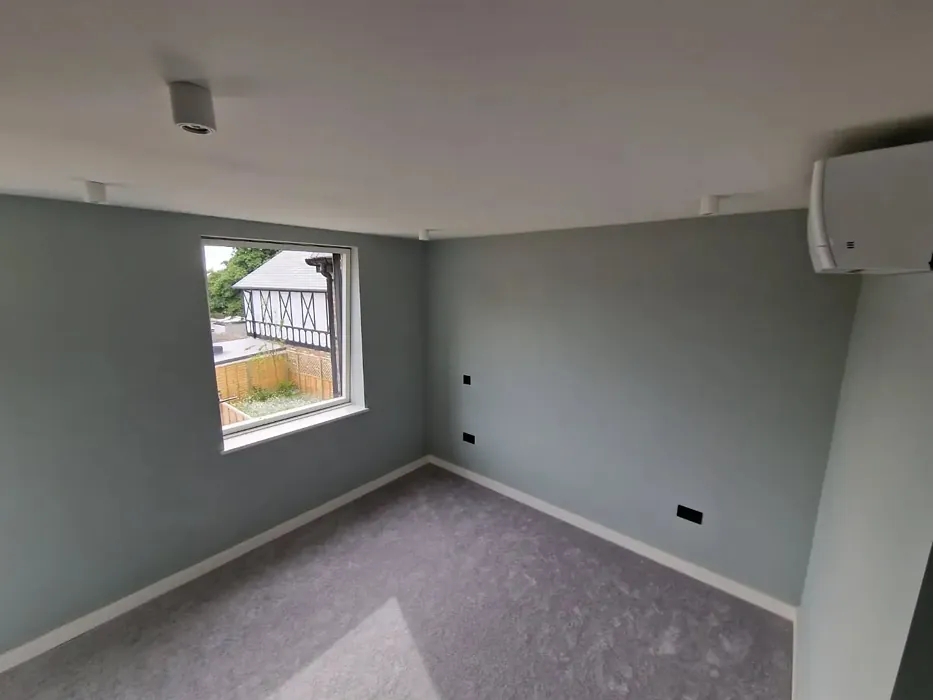 Dulux 90GY 70/221 wall paint 