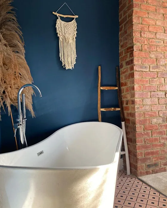 Little Greene Hicks' Blue 208 bathroom