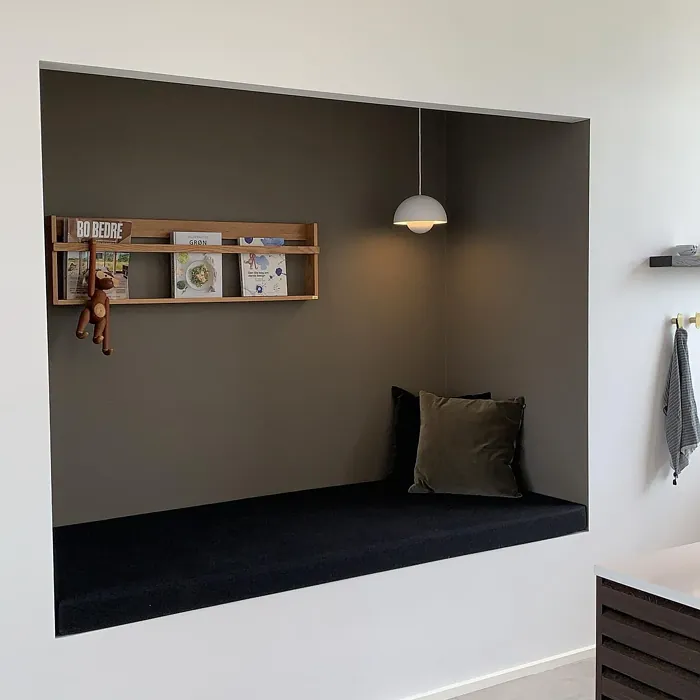 Hipster Brown accent wall review