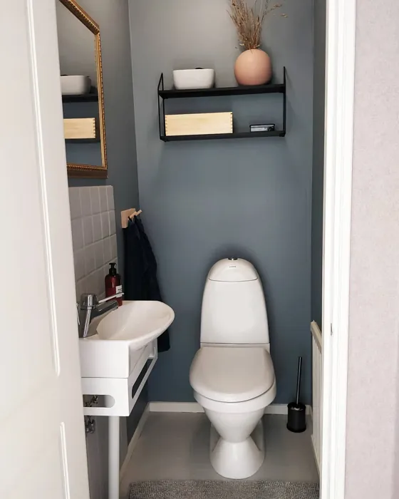 Jotun Blåis bathroom interior