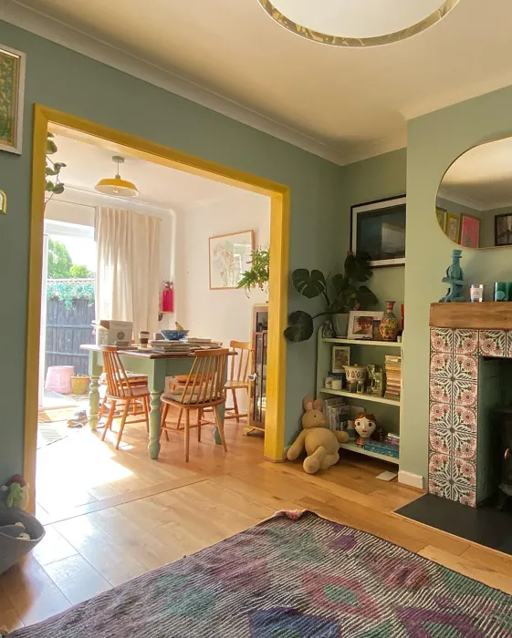 Aquamarine - Mid living room picture