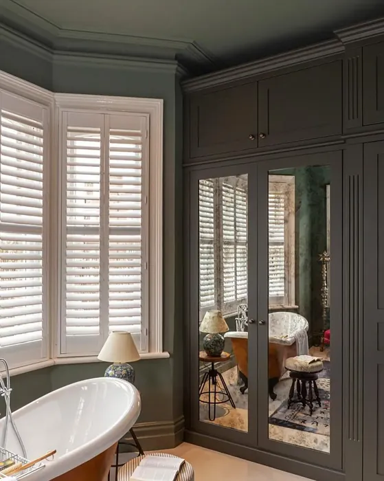 Little Greene Pompeian Ash bathroom color review