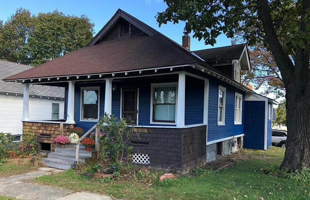 Sherwin Williams Loyal Blue house exterior paint