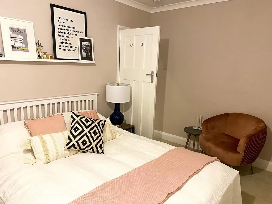 Dulux 50YR 64/045 bedroom color review