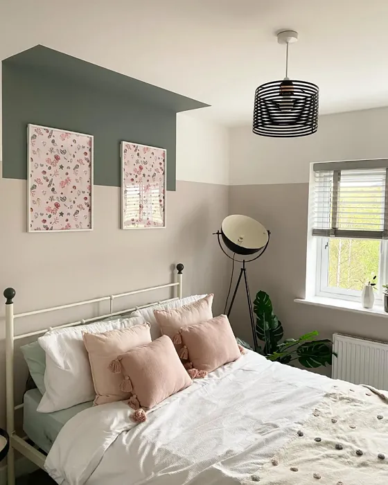 Dulux Mellow Mocha bedroom color review