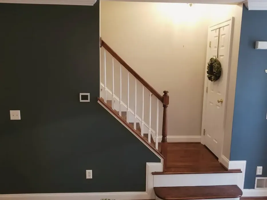 Sherwin Williams SW 0032 stairs paint