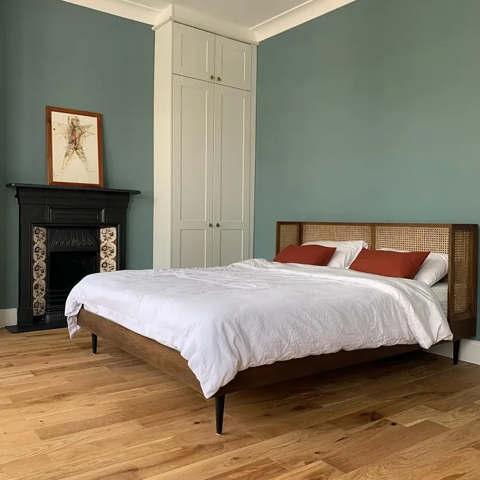 Oval Room Blue bedroom paint review
