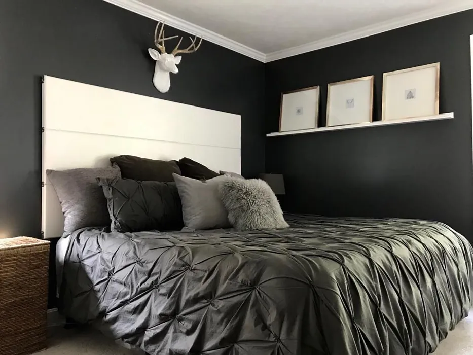 Perle Noir Bedroom