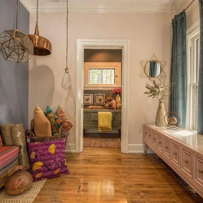 SW Polite White wall paint color