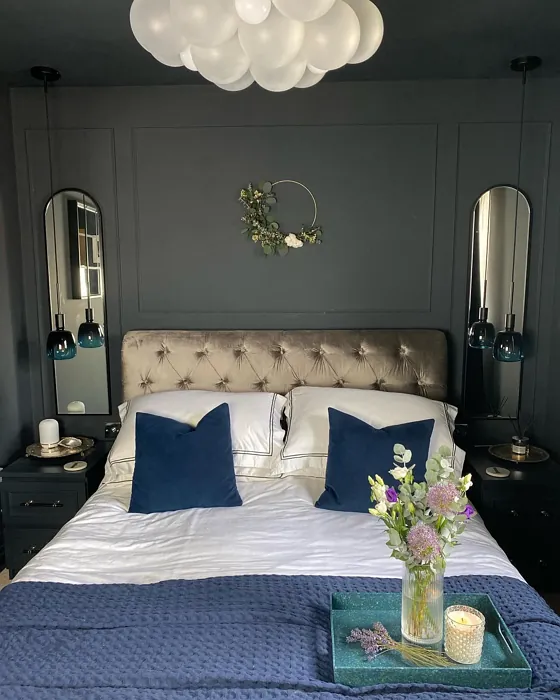 Farrow and Ball Railings bedroom photo