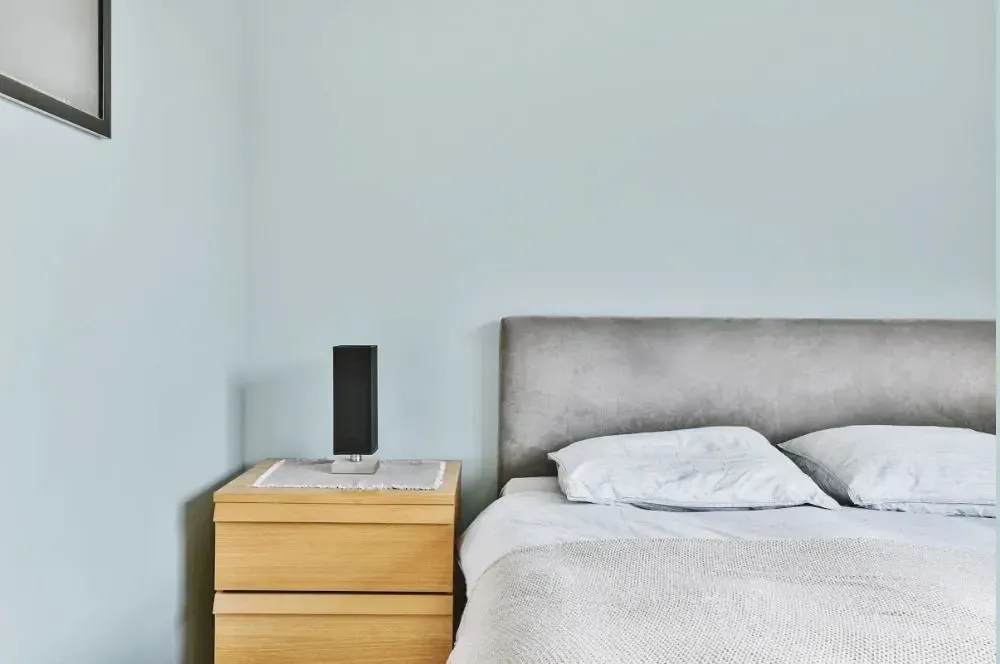 NCS S 0907-B20G minimalist bedroom