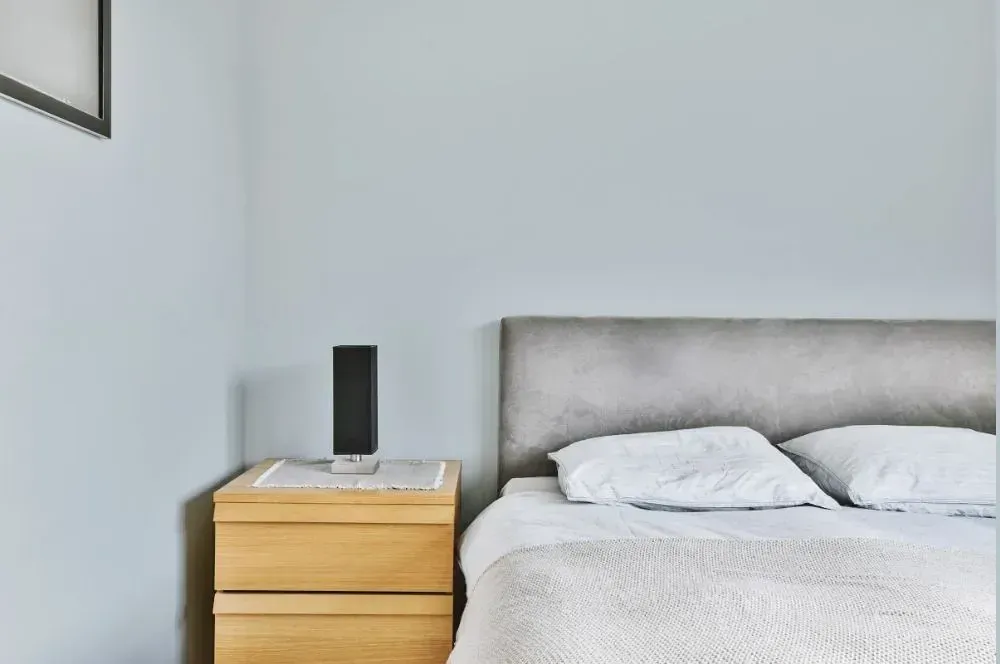 NCS S 1005-B20G minimalist bedroom
