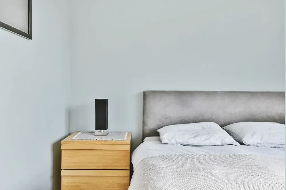 NCS S 1005-B50G minimalist bedroom