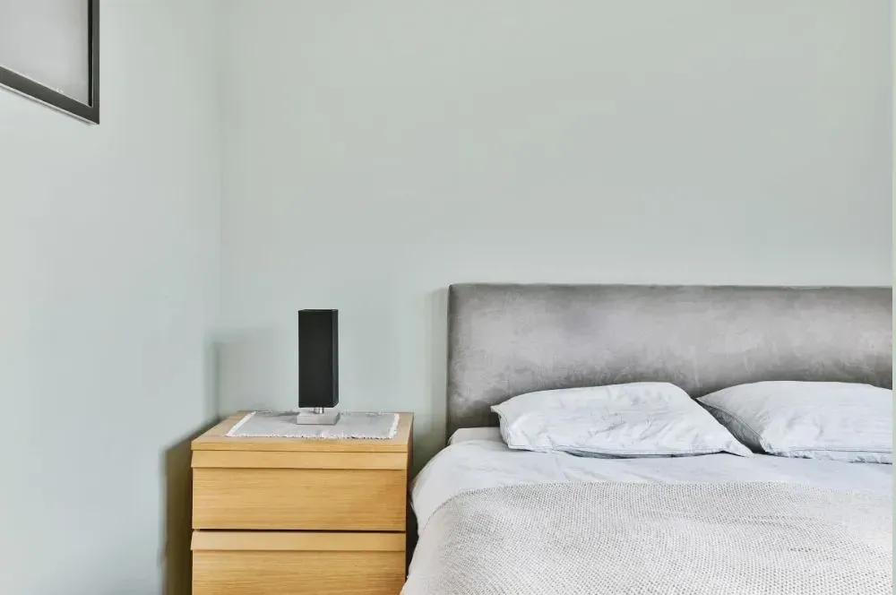 NCS S 1005-G10Y minimalist bedroom