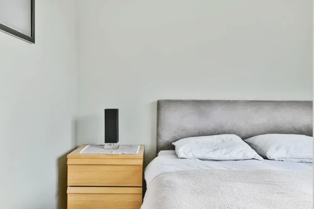 NCS S 1005-G40Y minimalist bedroom