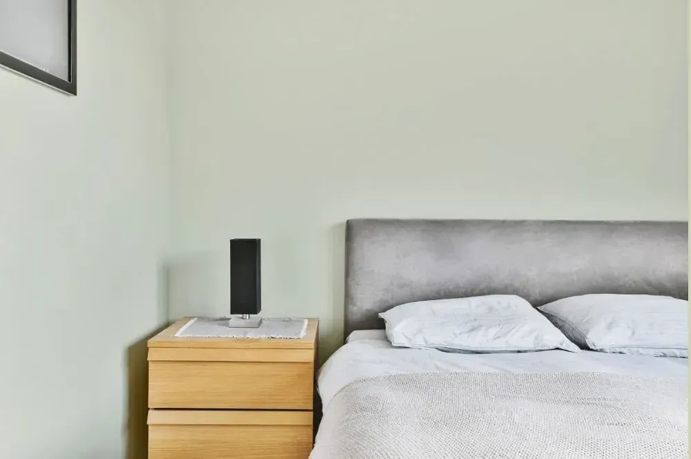 NCS S 1005-G60Y minimalist bedroom