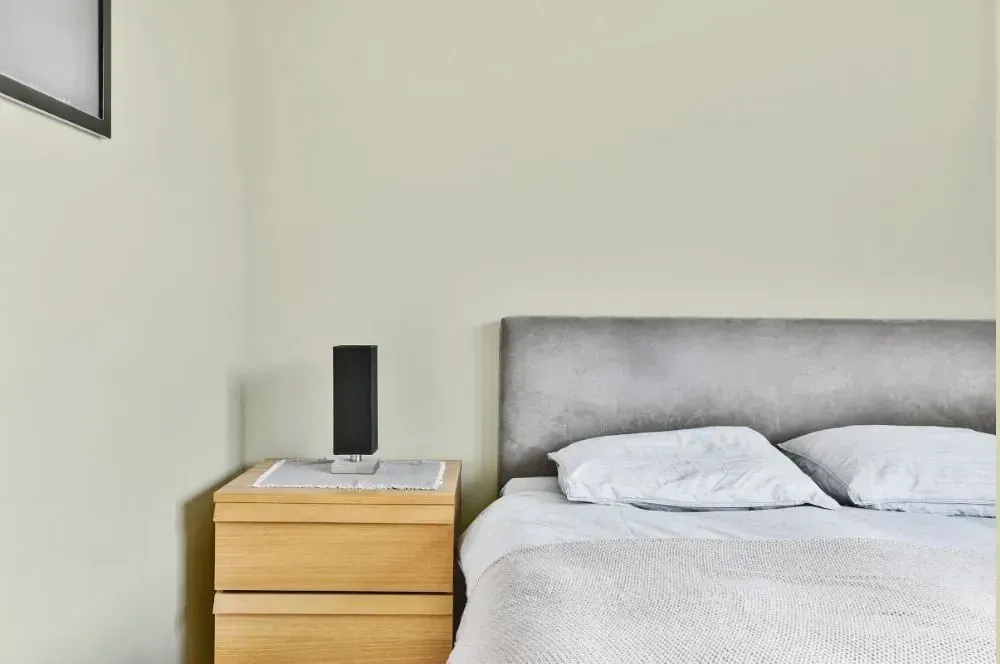 NCS S 1005-G90Y minimalist bedroom