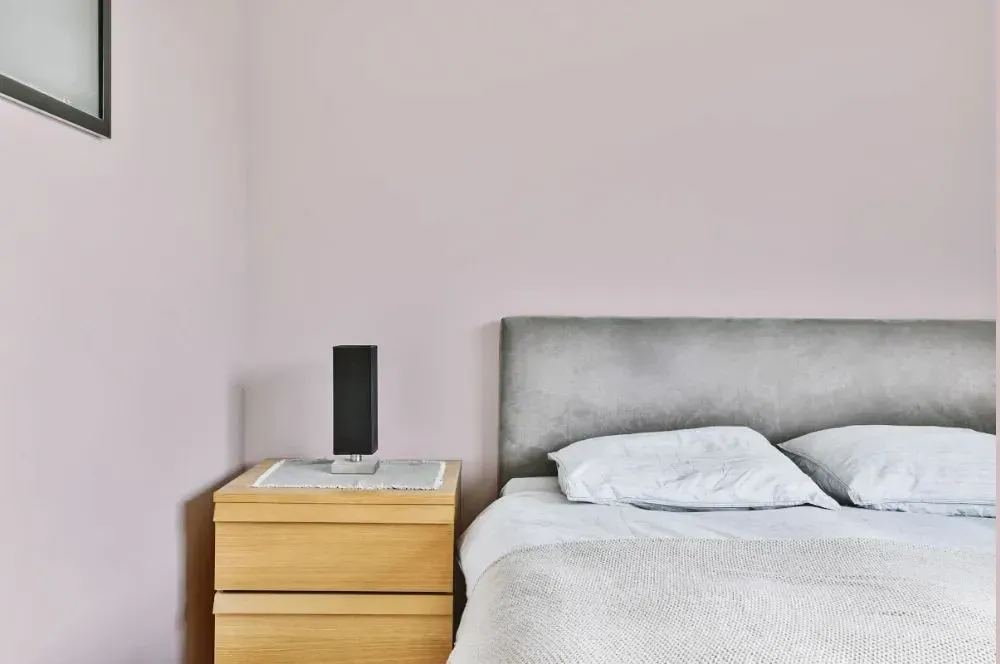 NCS S 1005-R minimalist bedroom