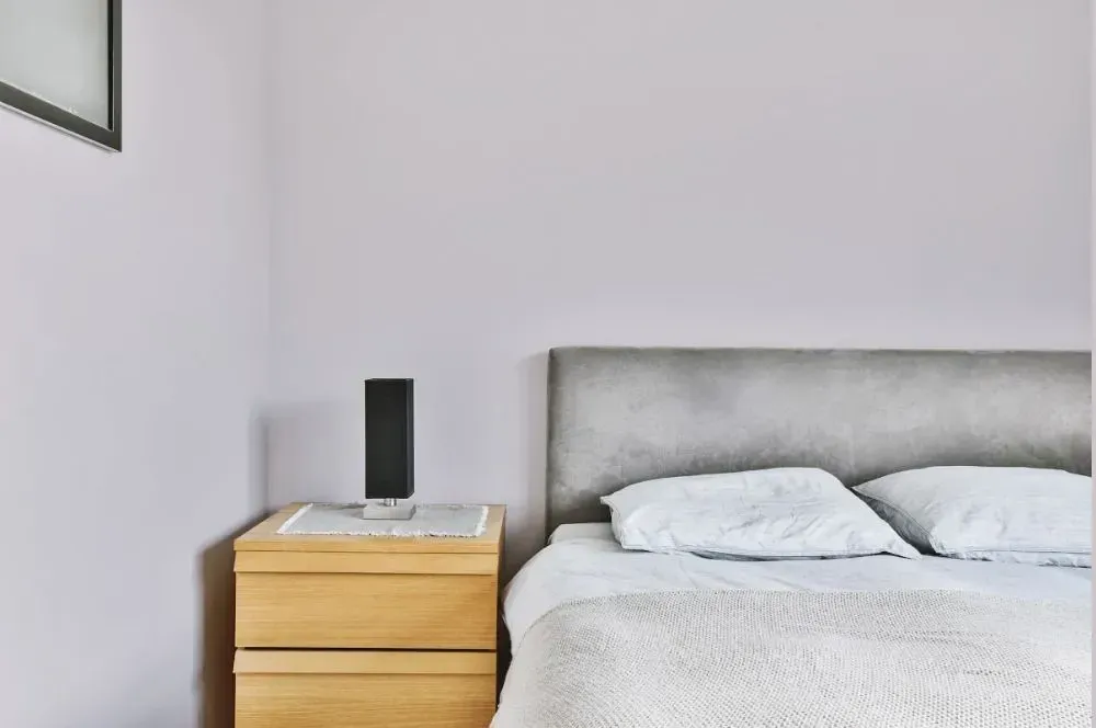 NCS S 1005-R50B minimalist bedroom