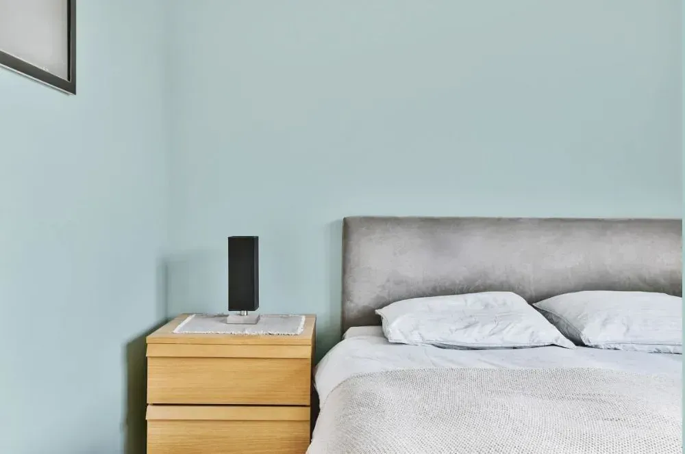 NCS S 1010-B50G minimalist bedroom