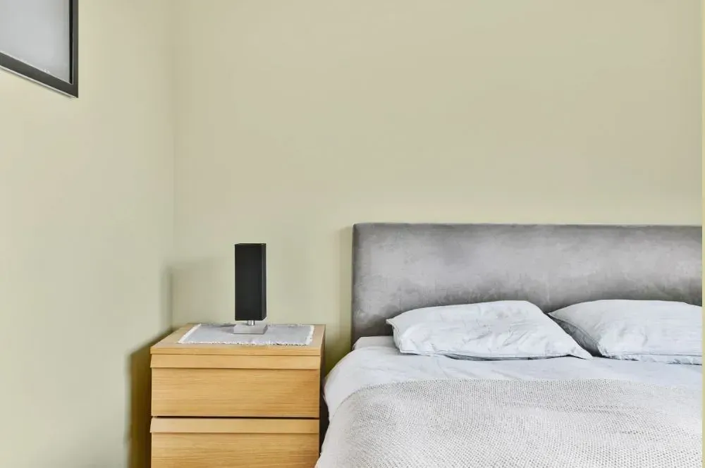 NCS S 1010-G80Y minimalist bedroom