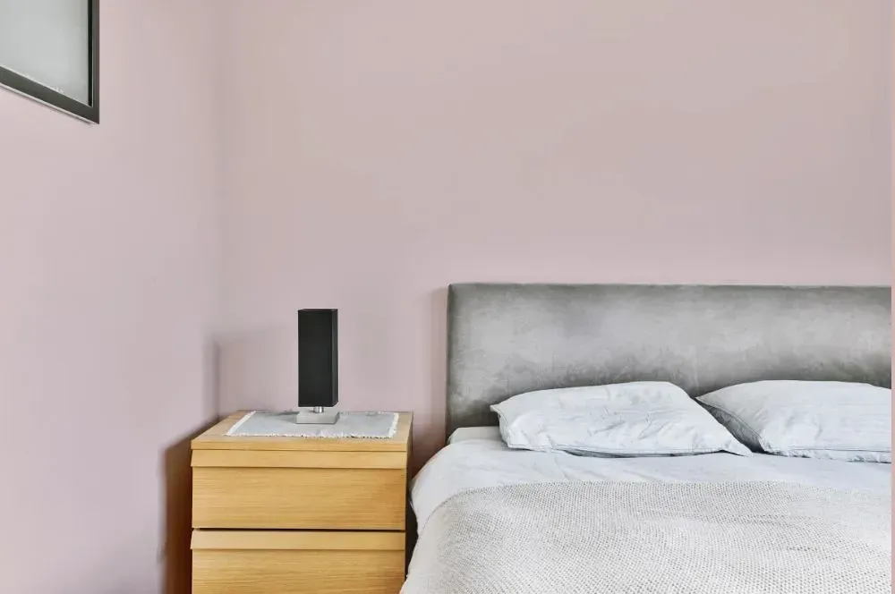NCS S 1010-R minimalist bedroom