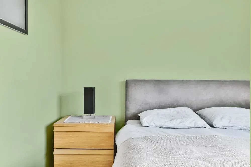 NCS S 1020-G40Y minimalist bedroom