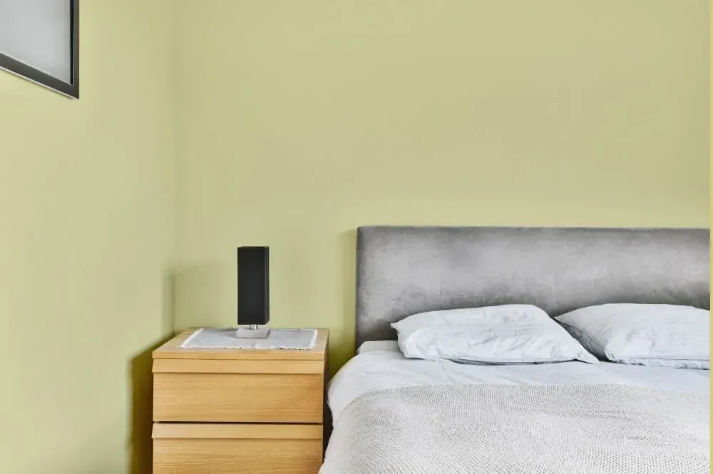 NCS S 1020-G80Y minimalist bedroom