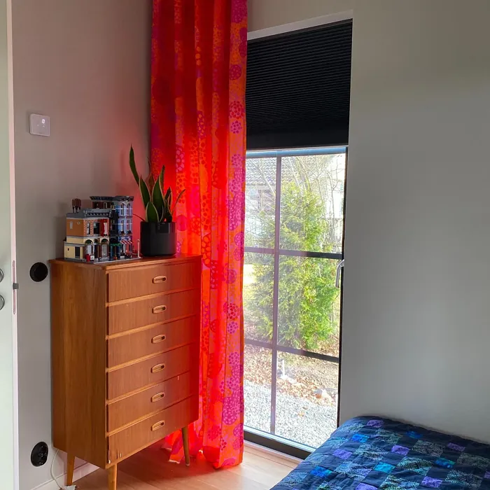 S 1502-Y wall paint review