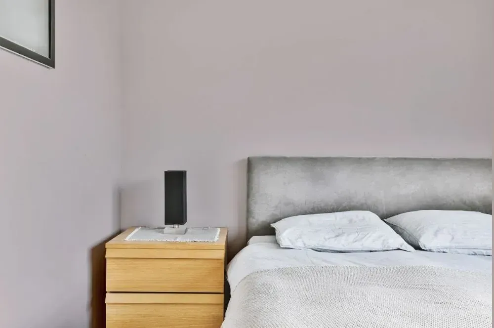 NCS S 2002-R minimalist bedroom
