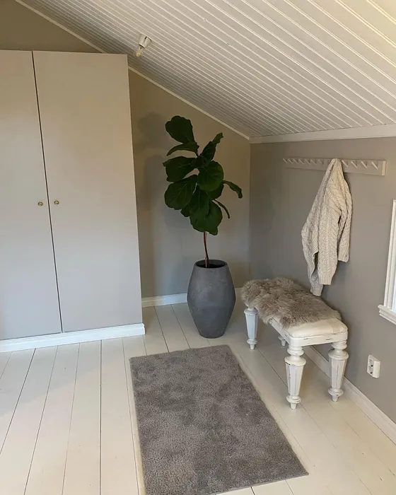 NCS S 2002-Y50R bedroom photo