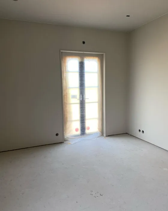 S 2002-Y50R wall paint makeover