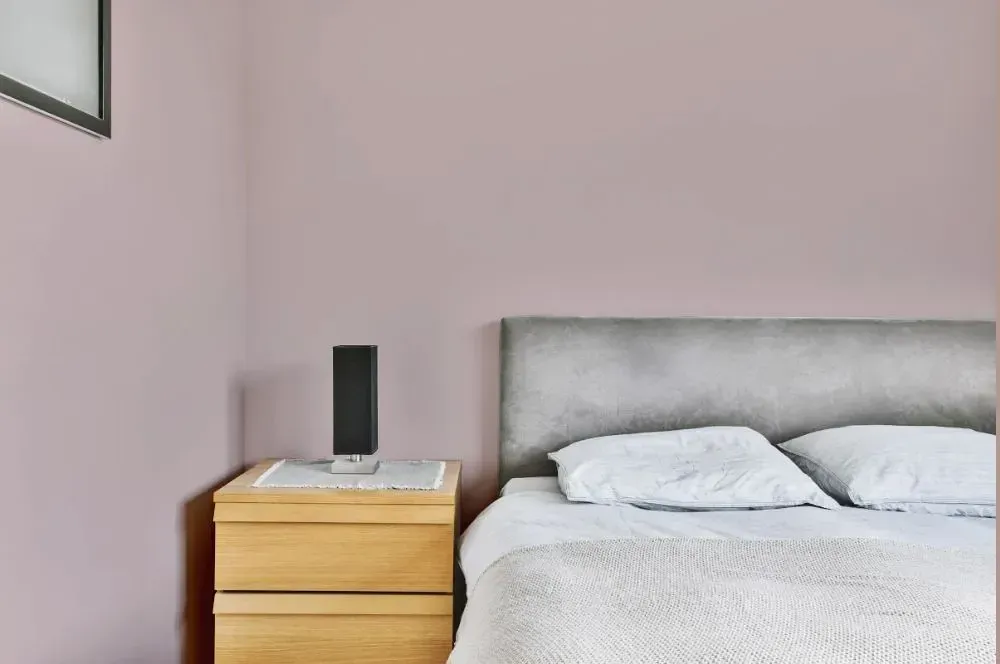 NCS S 2010-R minimalist bedroom