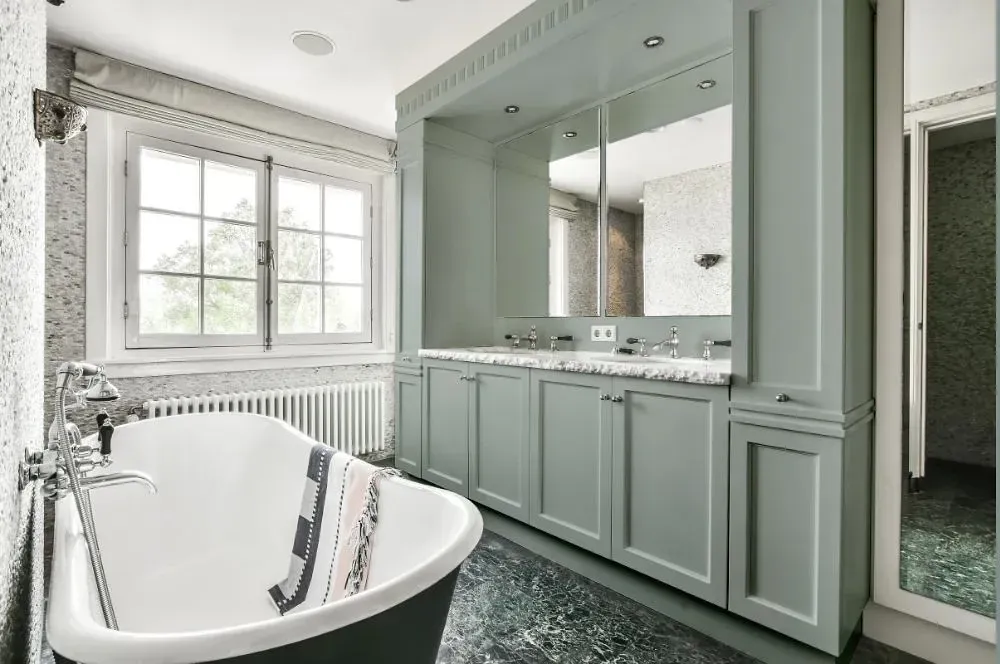 NCS S 3005-G victorian bathroom paint