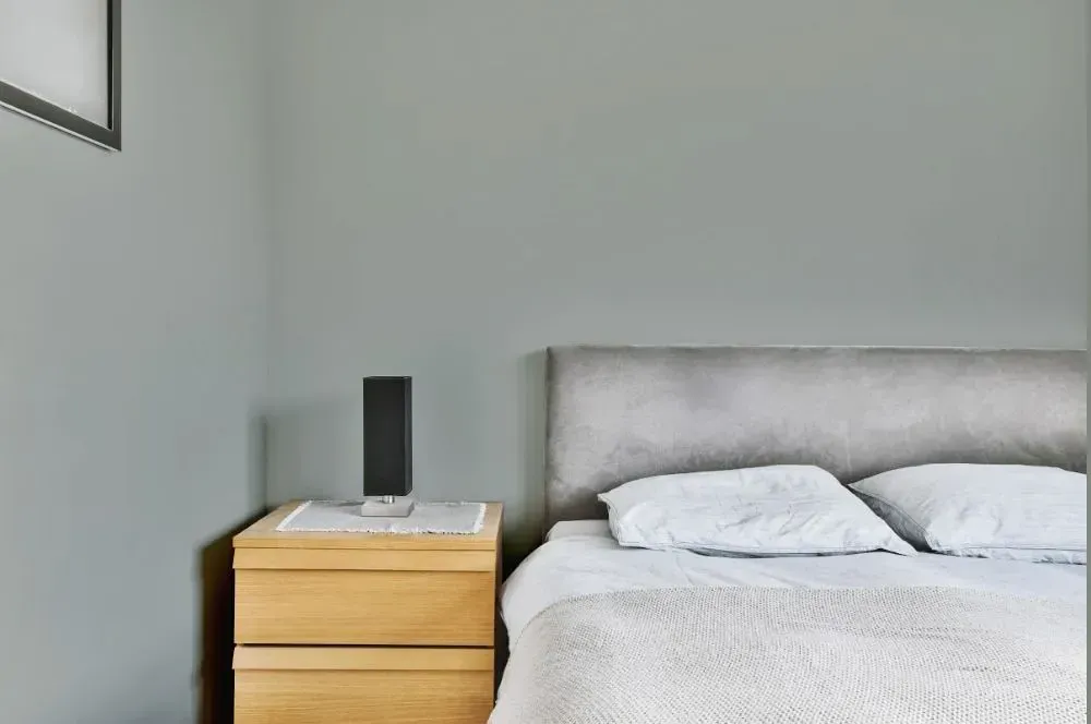 NCS S 3005-G20Y minimalist bedroom
