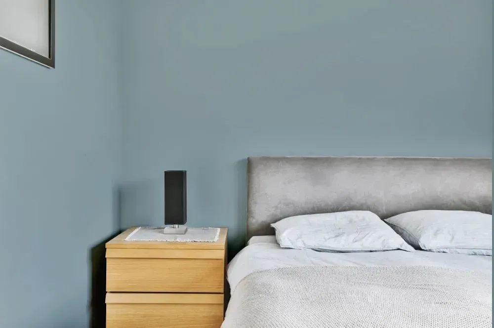 NCS S 3010-B10G minimalist bedroom