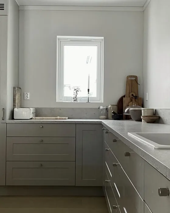 Jotun Kalkgrå kitchen cabinets 