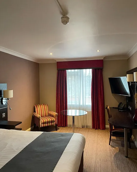 Dulux Sandstone bedroom color review