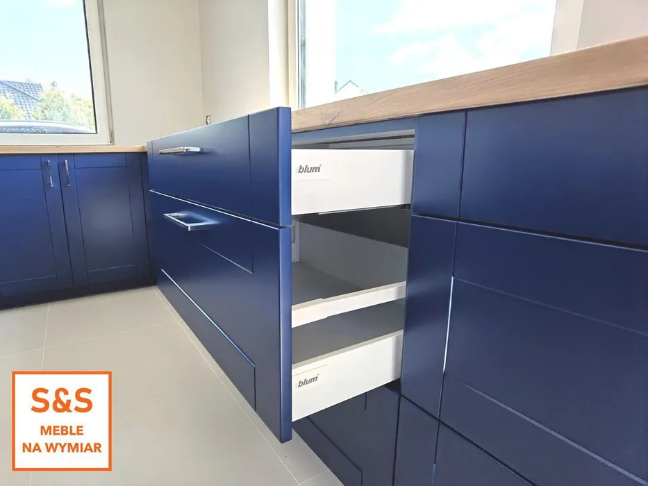 Sapphire blue RAL 5003 kitchen cabinets