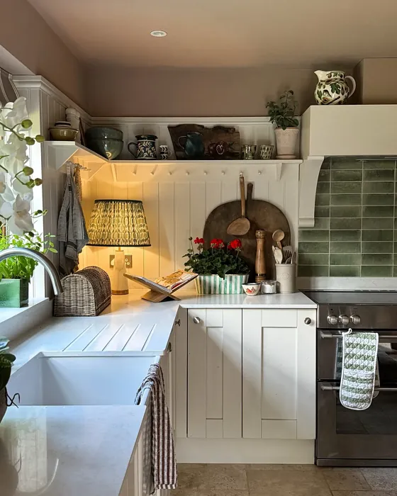 Farrow and Ball School House White kitchen cabinets 