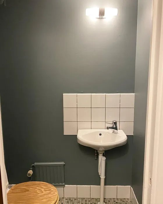 Jotun Serene Blue bathroom picture