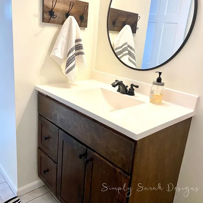 SW Creamy bathroom color review
