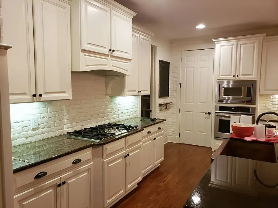 SW Creamy kitchen cabinets paint review